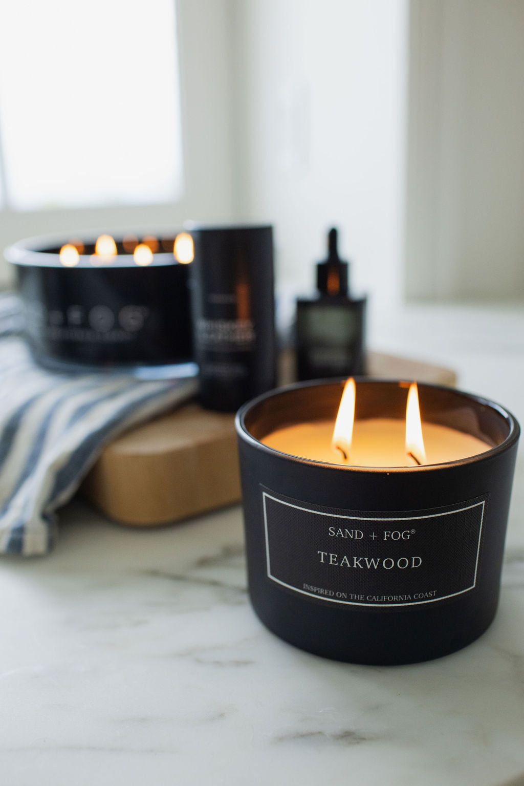 Premium Cozy Teakwood 12 oz scented candle