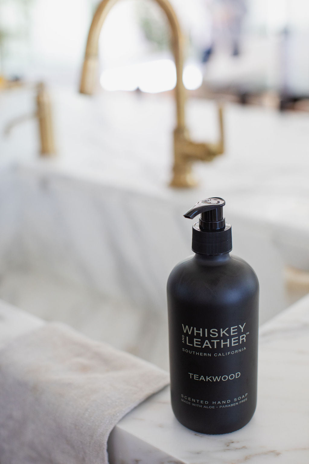 Refreshing Gentle Teakwood 15.7 oz Liquid Hand Soap