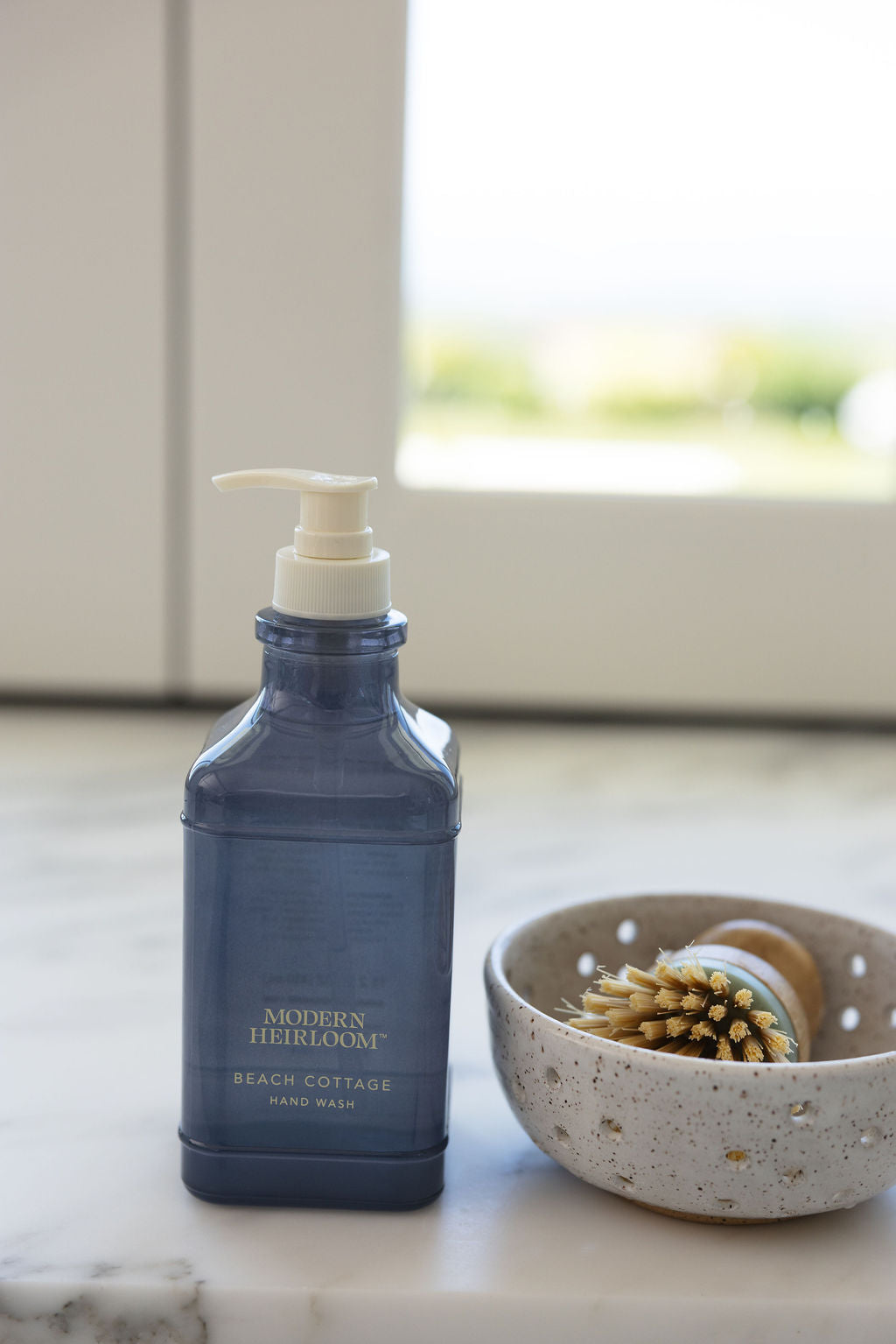 Refreshing Gentle Beach Cottage Modern Heirloom 15.2 oz Liquid Hand Soap