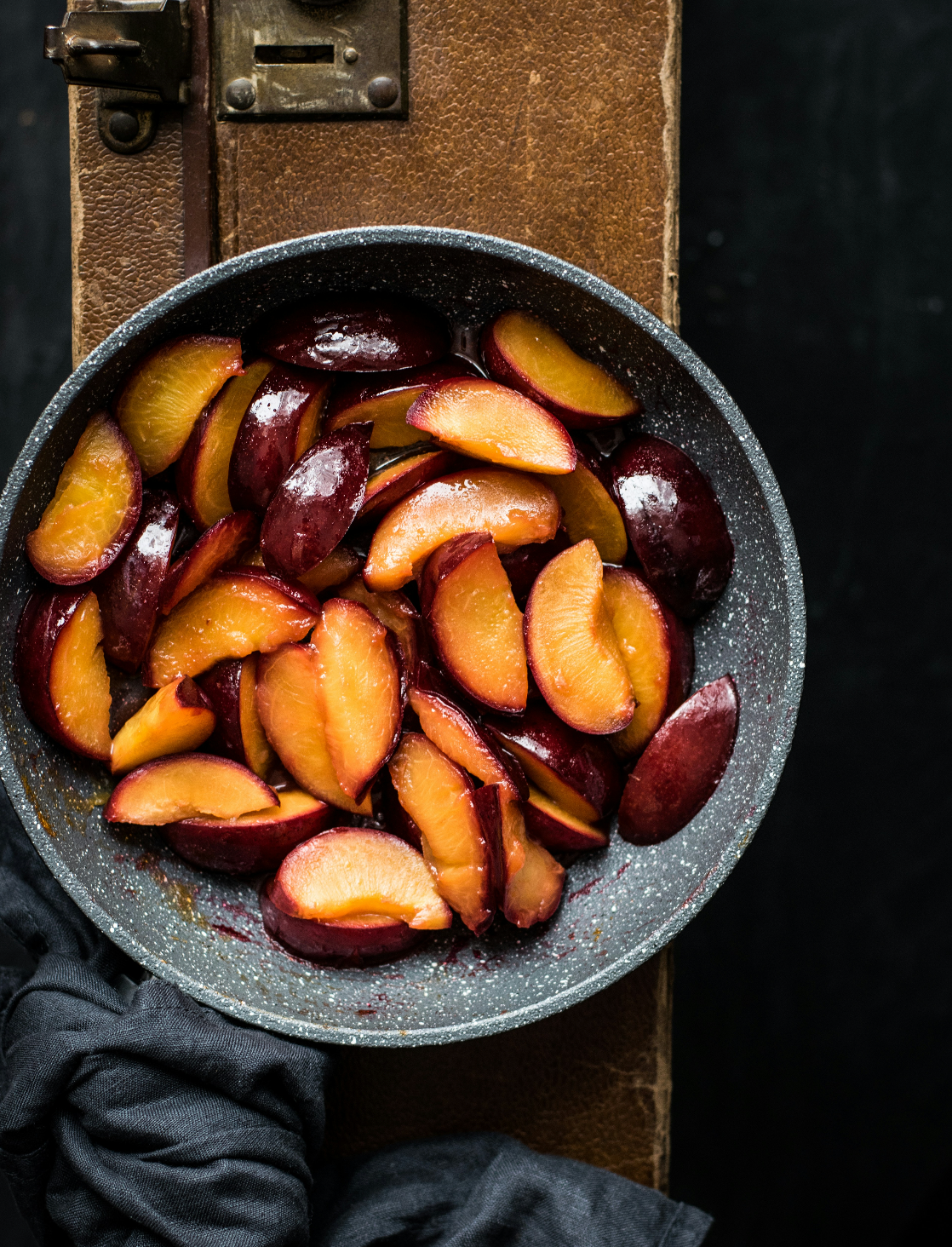 Premium Cozy Red Currant & Sugar Plum 12 oz scented candle
